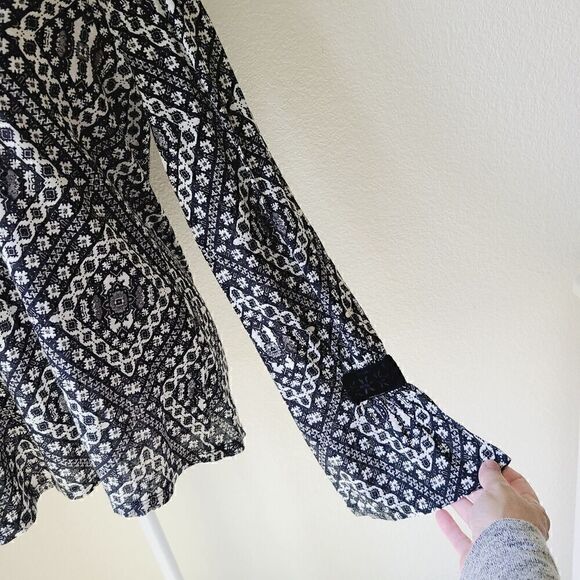 Lucky Brand Velvet Tunic Women Small Embroidered Boho Black NWT Bell Sleeves NWT - Picture 3 of 12